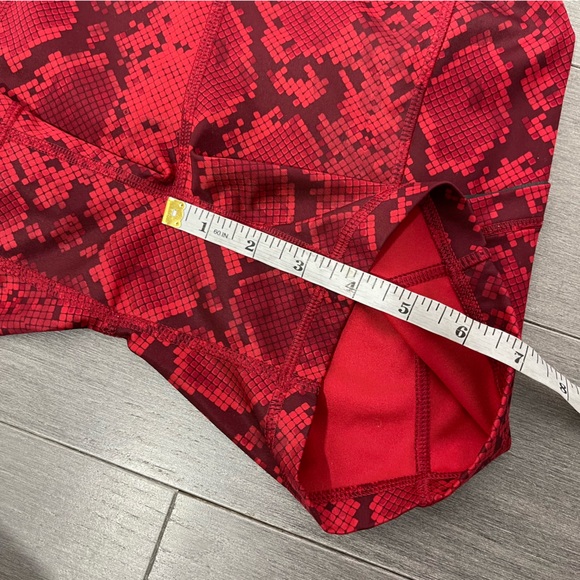 Lululemon What The Sport Short Mini Ziggy Snake Red Tide Cranberry 4 Run Gym - Picture 16 of 16